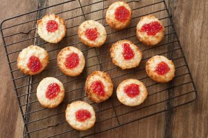 above, baked, baking, cookies, dozen, jam, jelly, cooling, fresh, rack, biscuits, strawberry, sweet, treat, dessert, rustic, baking, cookies, dozen, dozen, dozen, dozen, dozen, jam